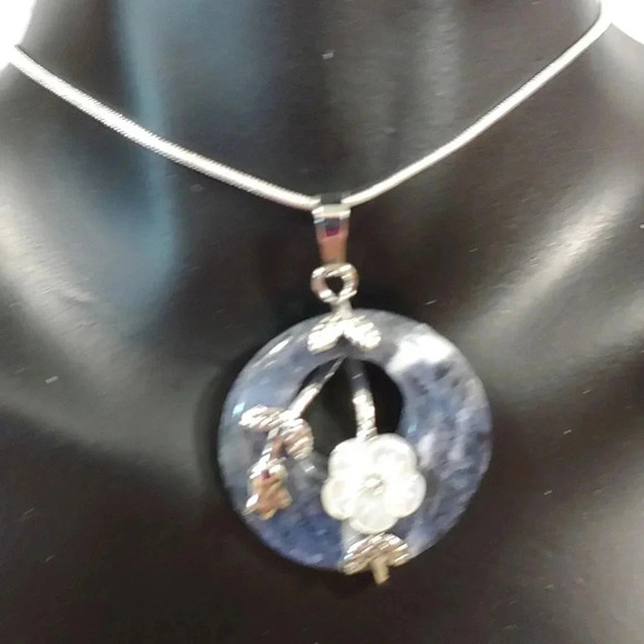 Women's Natural Stone Necklace. - Picture 3 of 6